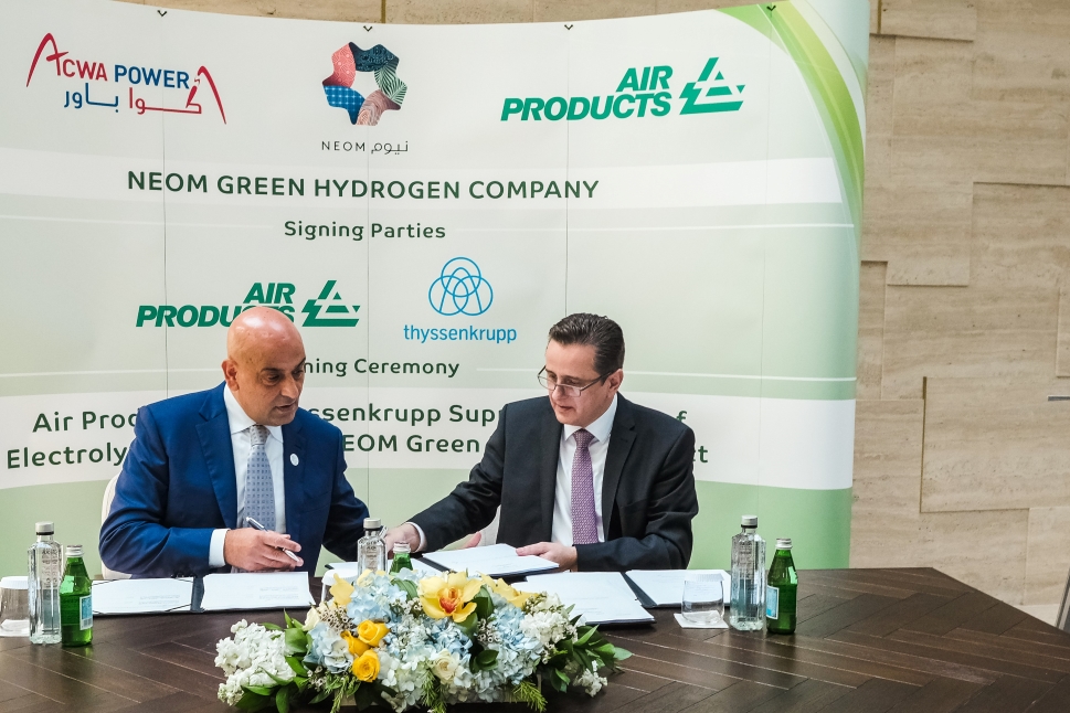 Air Products COO Dr. Samir Serhan and thyssenkrupp Uhde Chlorine Engineers CEO Denis Krude at contract signing ceremony