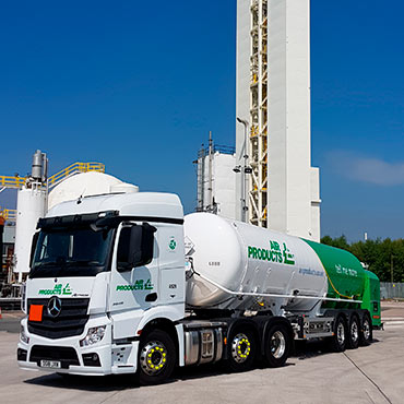 Photo of Air Products bulk gas trailer in front of an air separation plant.
